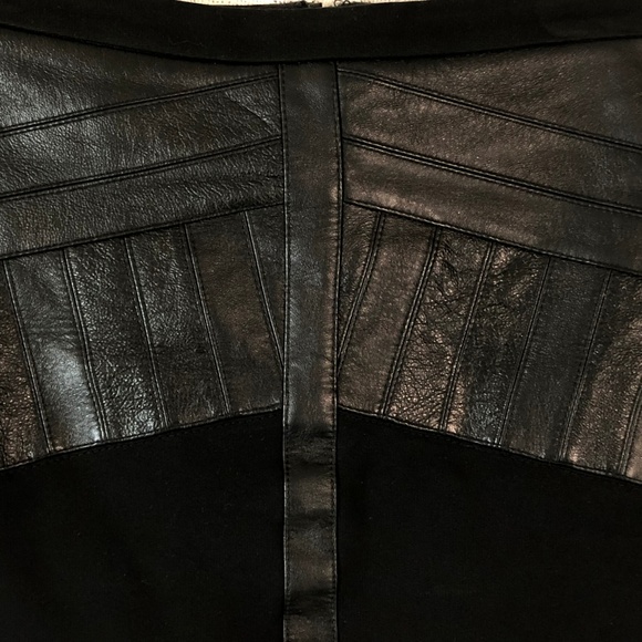 [131] BEBE Black Mini Skirt w Leather Panel - Picture 3 of 4